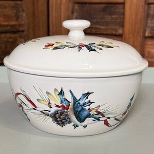 Lennox Holiday/Winter Bluebird Covered Casserole Dish. Classic style with lid ❤️